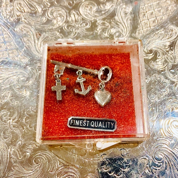 Vintage Jewelry - S8-BUNDLE ONLY-Vintage Silver-Tone Key, Heart, Anchor, Cross Pin/Brooch
